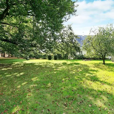 Sleeps 15 Wifi * Kertinge