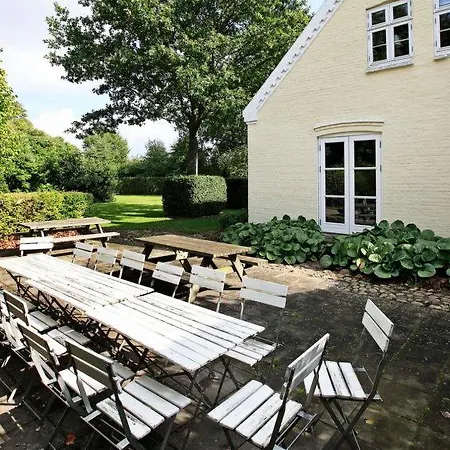 Feriehus Sleeps 15 Wifi Kertinge