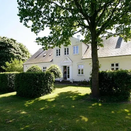 Feriehus Sleeps 15 Wifi Kertinge