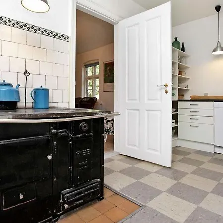 Sleeps 15 Wifi Kertinge